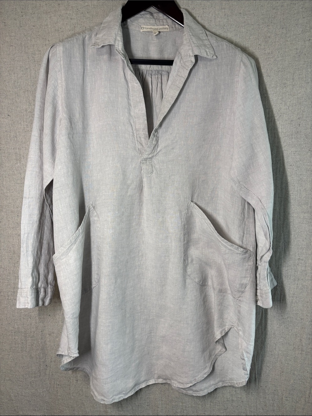 Relaxed Light Gray Women's Linen Tunic with Front Pockets